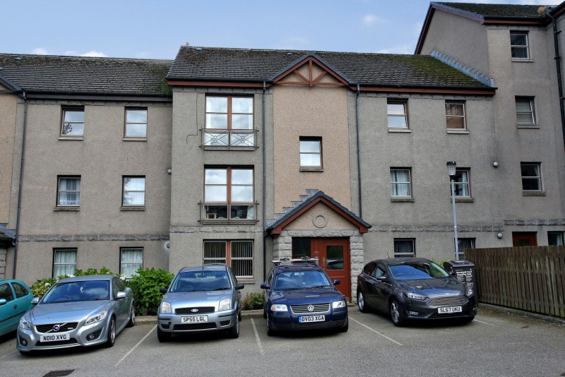 Roslin Place 64 19 6620